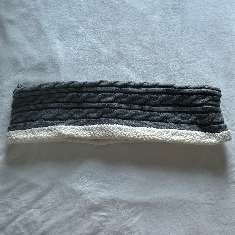 Gray Cable Knit Scarf with White Trim